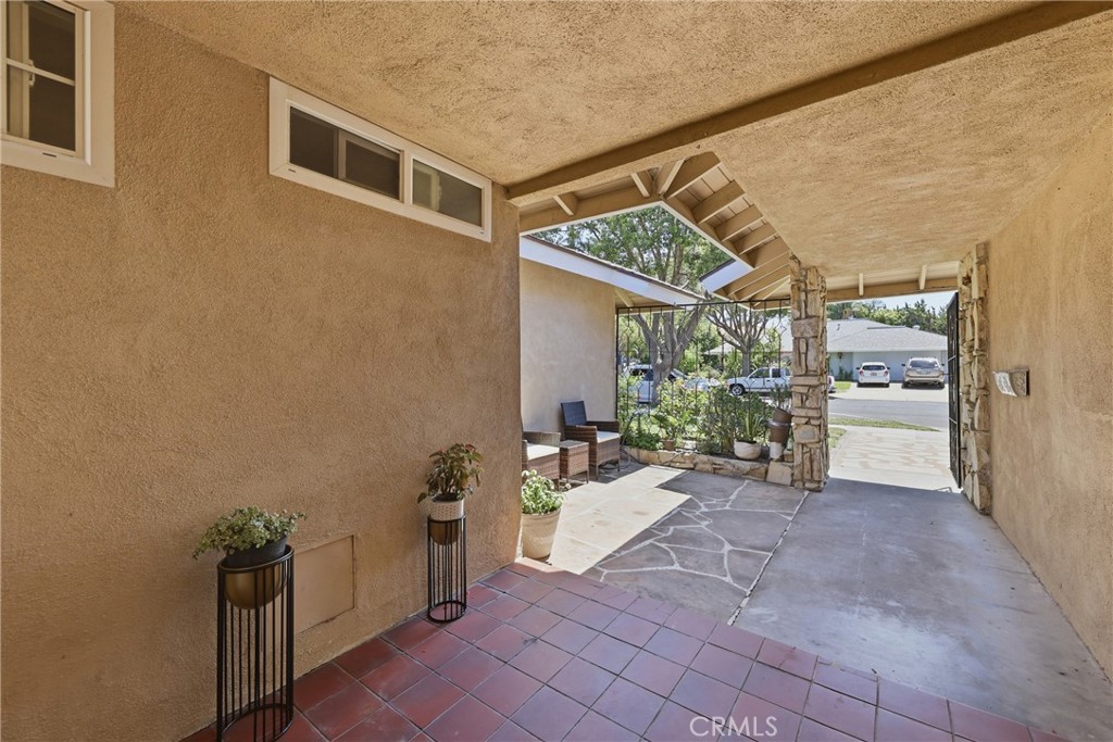 2542 N Pacific Property Photo 3