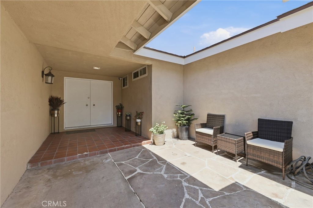 2542 N Pacific Property Photo 4