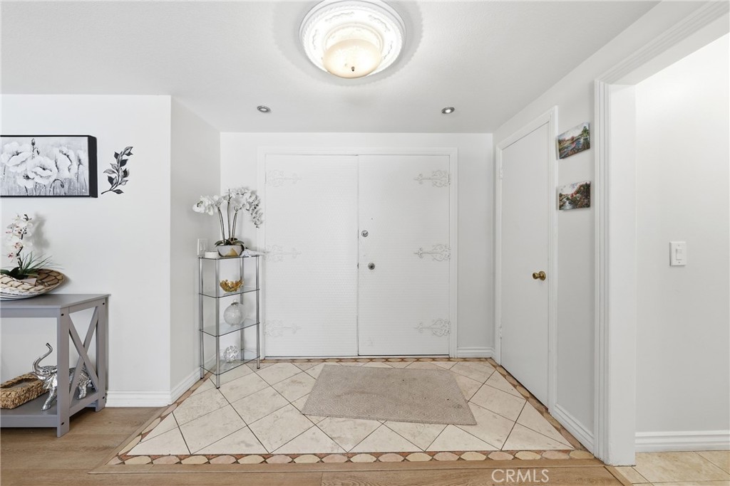 2542 N Pacific Property Photo 5
