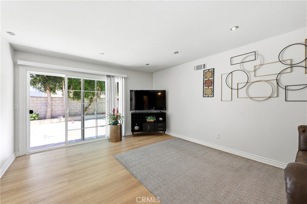 2542 N Pacific Property Photo 10