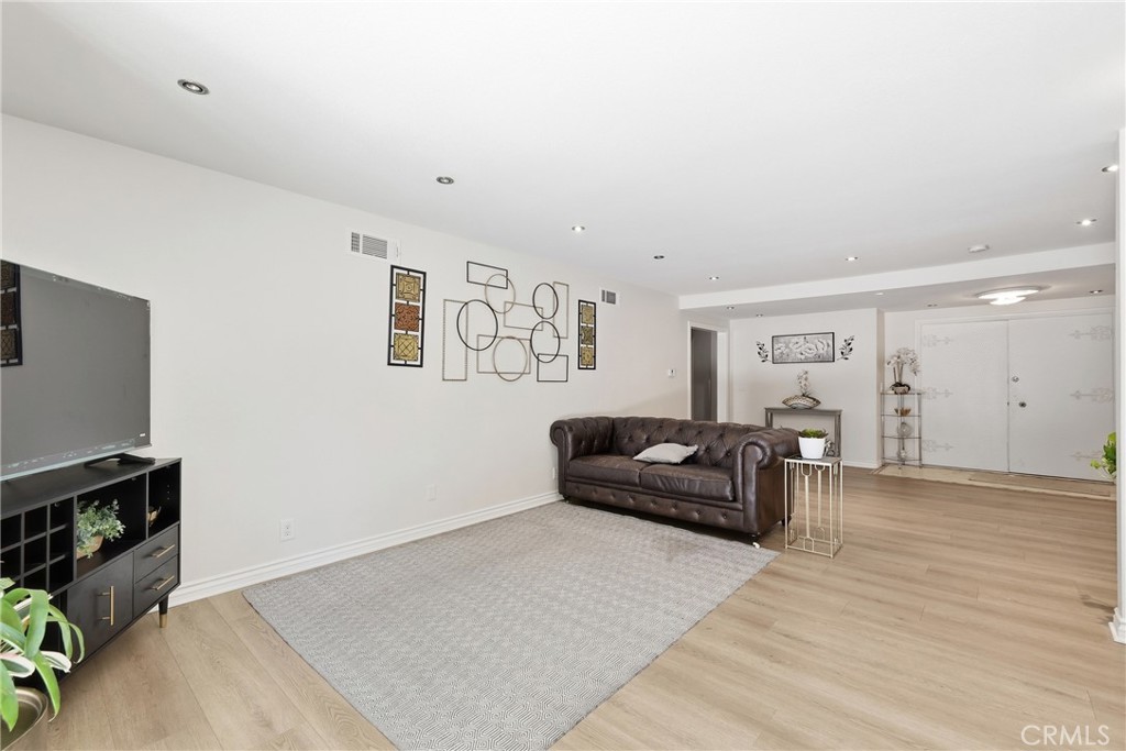 2542 N Pacific Property Photo 11