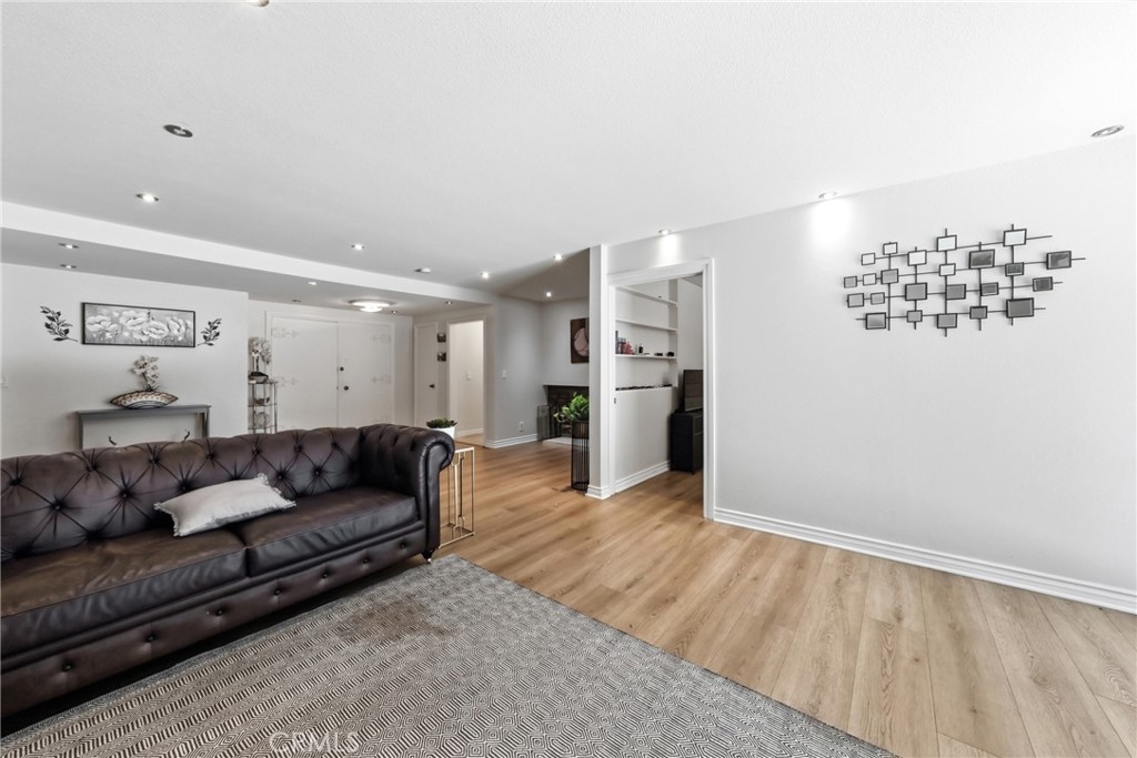 2542 N Pacific Property Photo 12