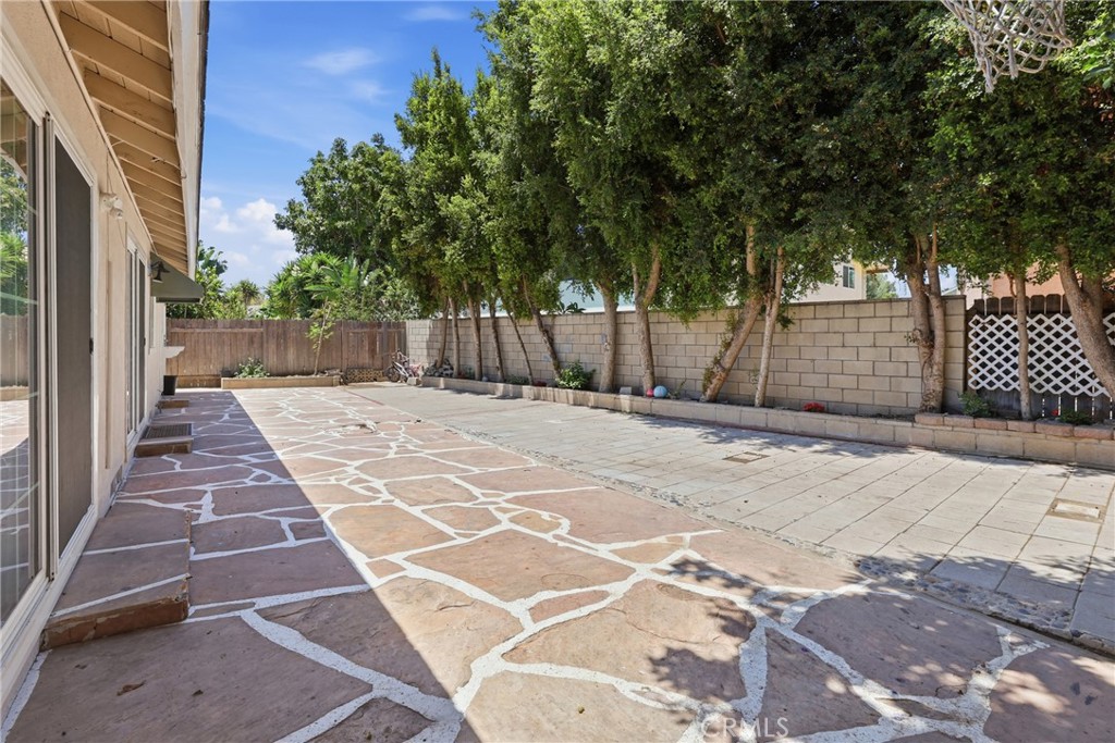 2542 N Pacific Property Photo 38