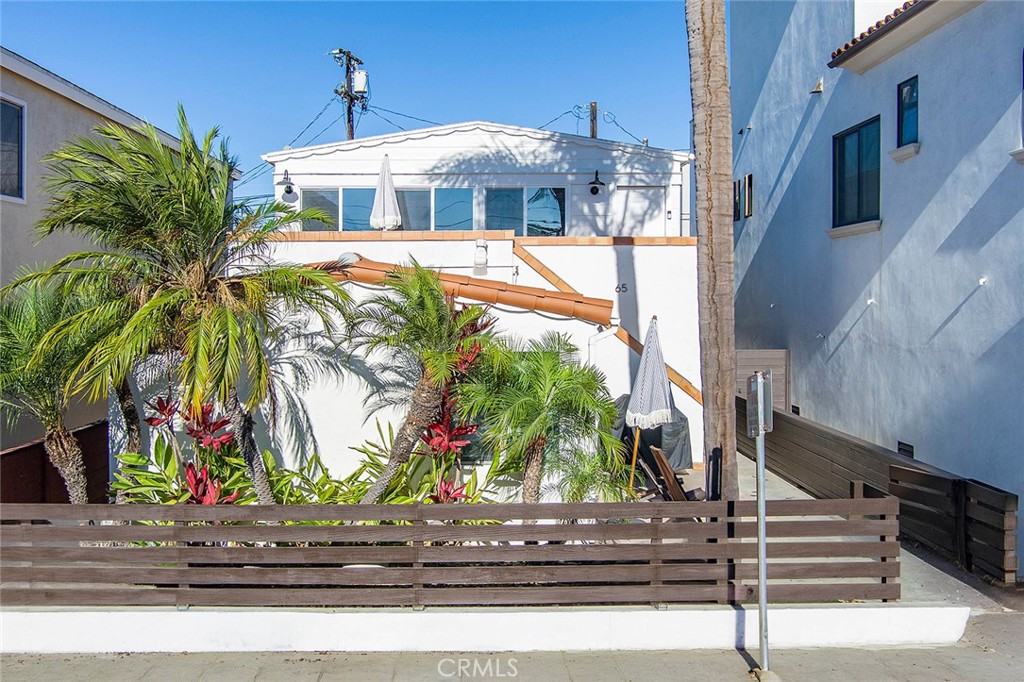 65 61st Place Property Photo 1