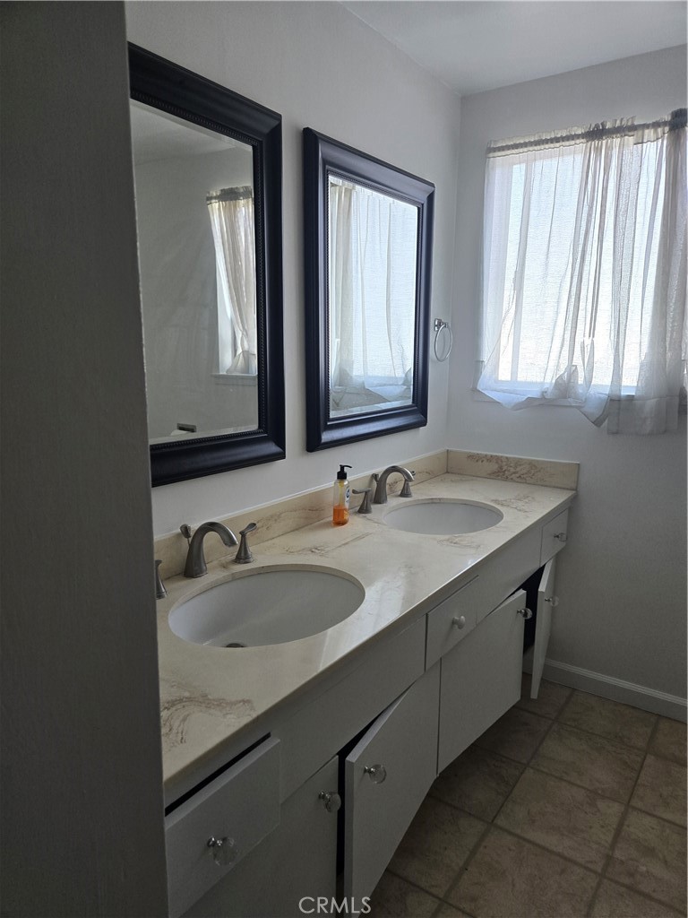 13542 Carroll Way Property Photo 5