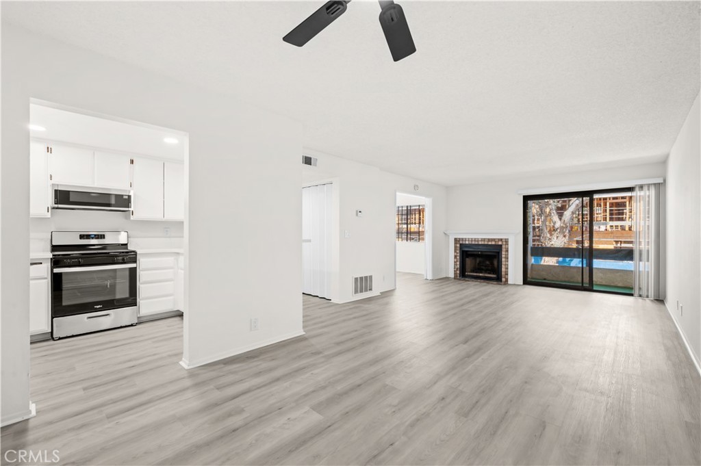 1903 Temple Avenue 210 Property Photo 3
