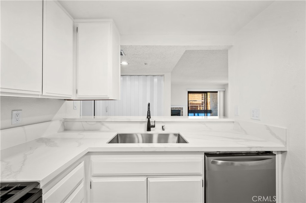 1903 Temple Avenue 210 Property Photo 20
