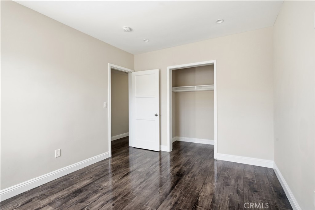 824 W Glenoaks Property Photo 9