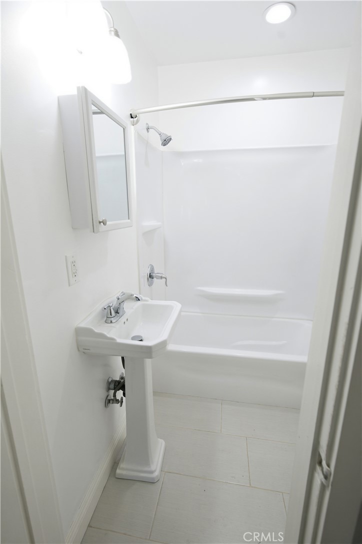 824 W Glenoaks Property Photo 12