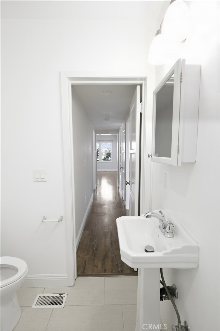 824 W Glenoaks Property Photo 14
