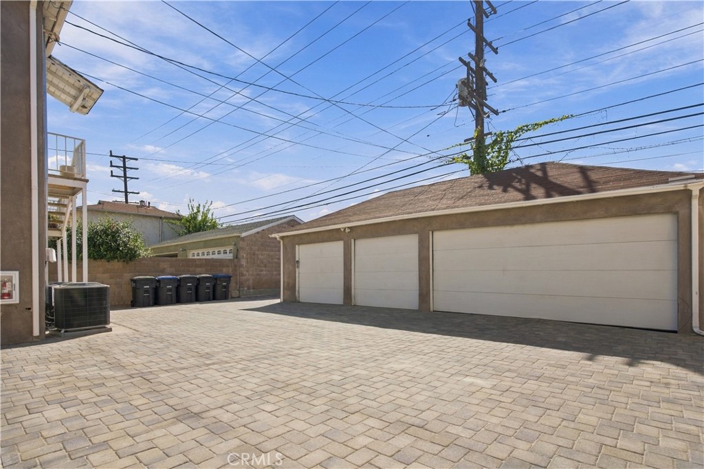 824 W Glenoaks Property Photo 19