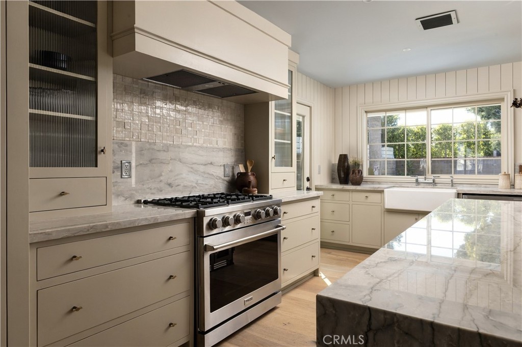 1907 Leeward Property Photo 4