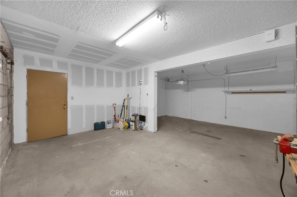 951 W 26th Property Photo 14