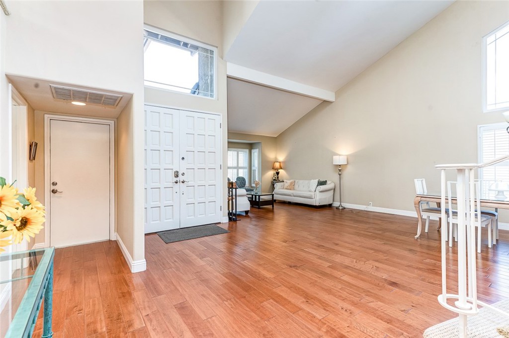 2245 Pickwick Property Photo 5