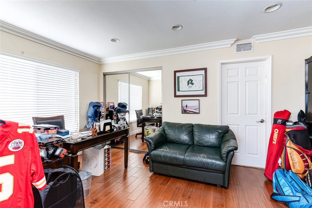 2245 Pickwick Property Photo 8