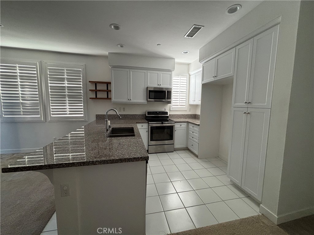 1422 N Harbor 5 Property Photo 4