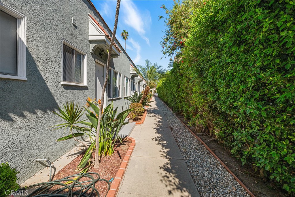 1306 E Hellman Street Property Photo 4