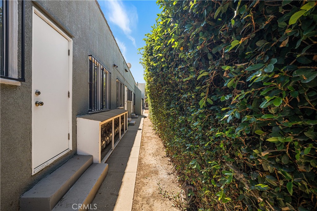 1306 E Hellman Street Property Photo 6