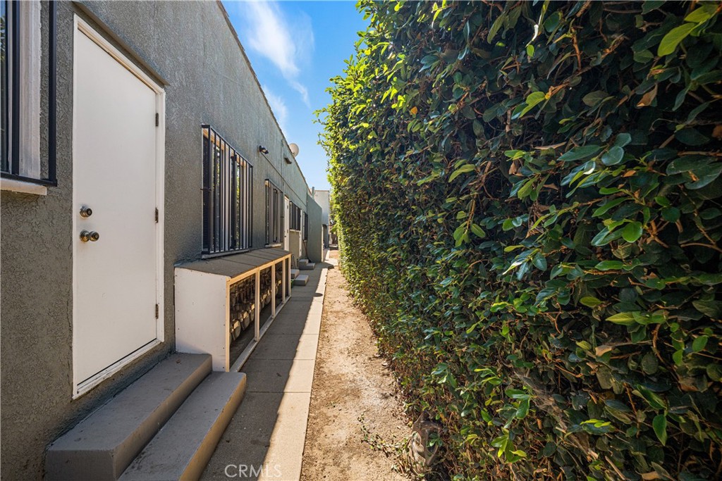 1306 E Hellman Street Property Photo 6