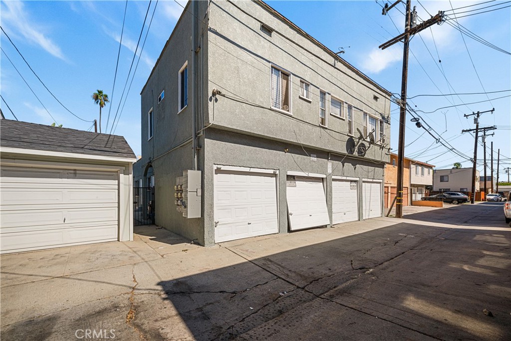 1306 E Hellman Street Property Photo 8