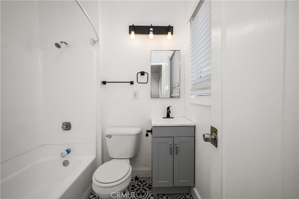 1306 E Hellman Street Property Photo 14