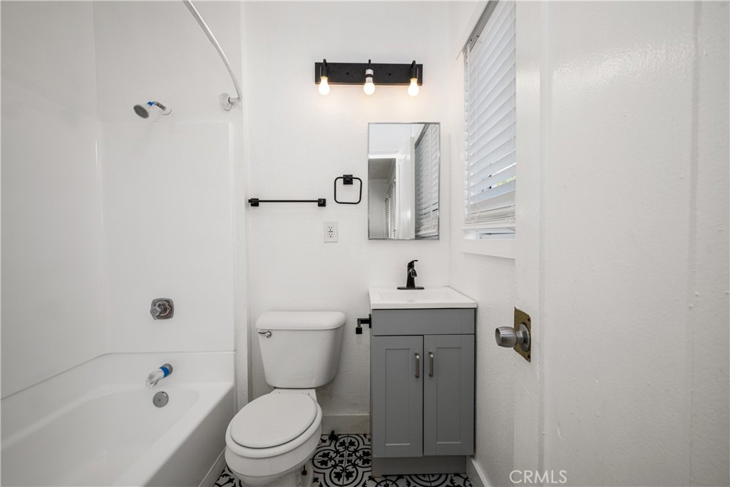 1306 E Hellman Street Property Photo 14