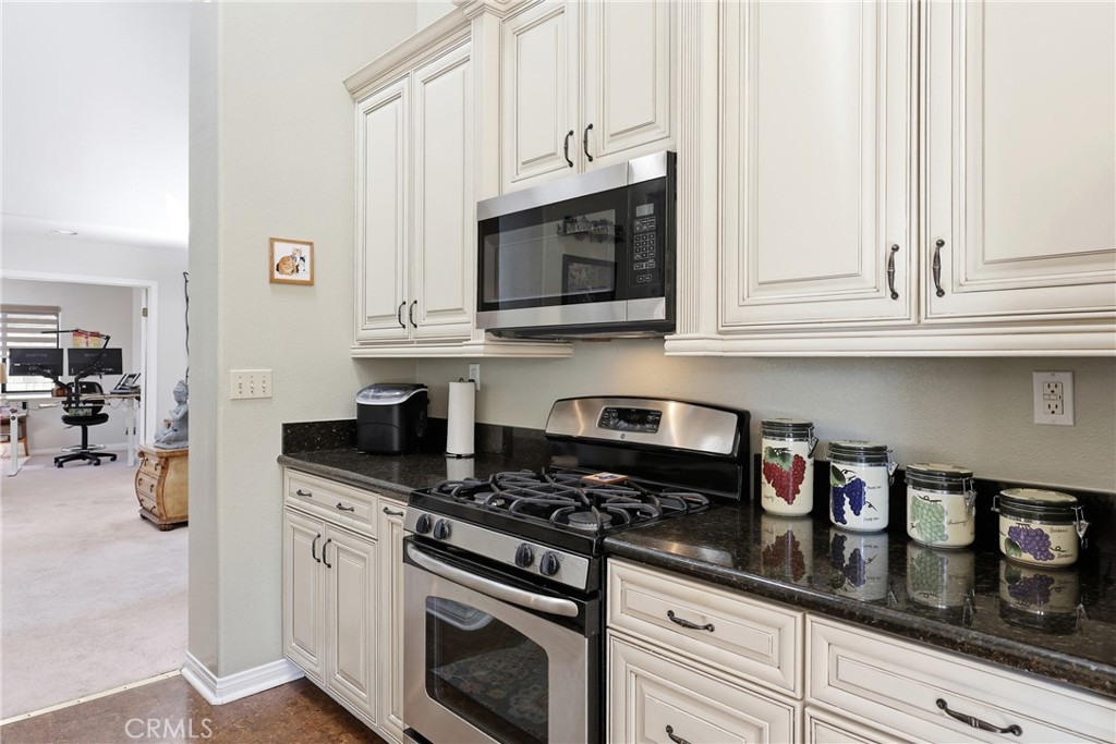 6674 Cozy Wood Court Property Photo 11