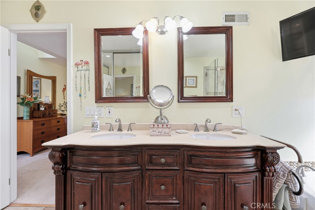 6674 Cozy Wood Court Property Photo 25