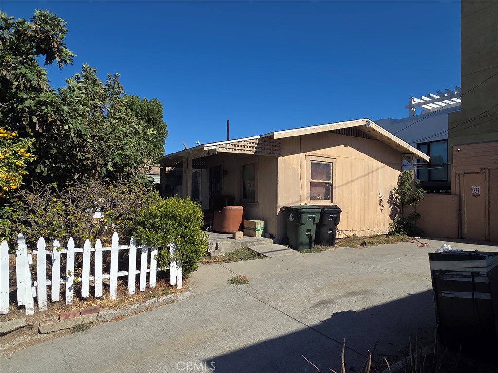 210 E Woodward Property Photo 1