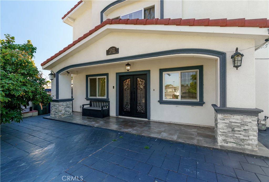 12122 207th Property Photo 3