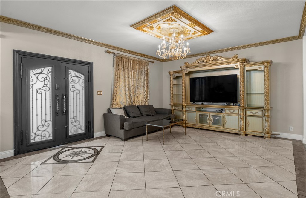 12122 207th Property Photo 4