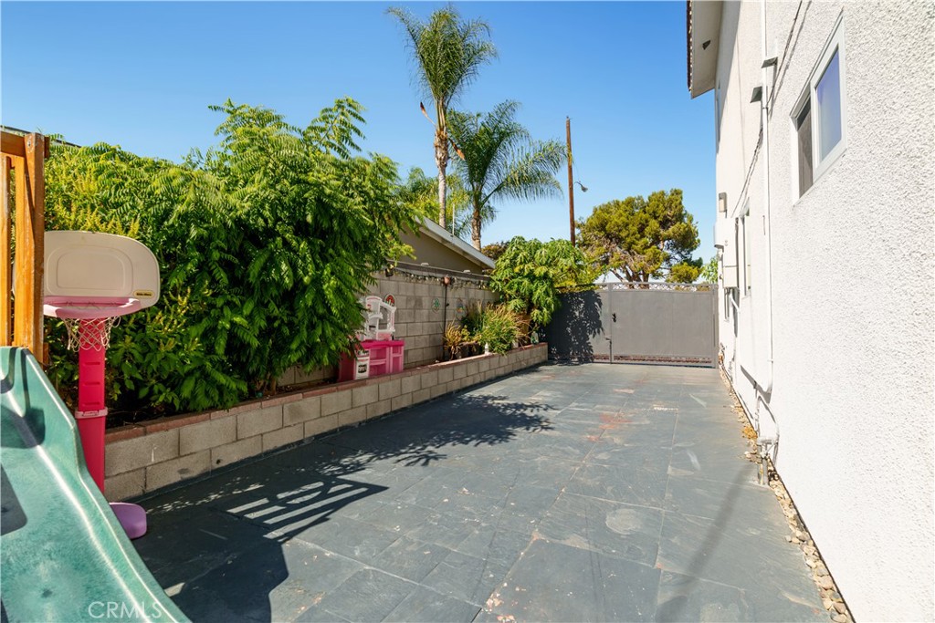 12122 207th Property Photo 5