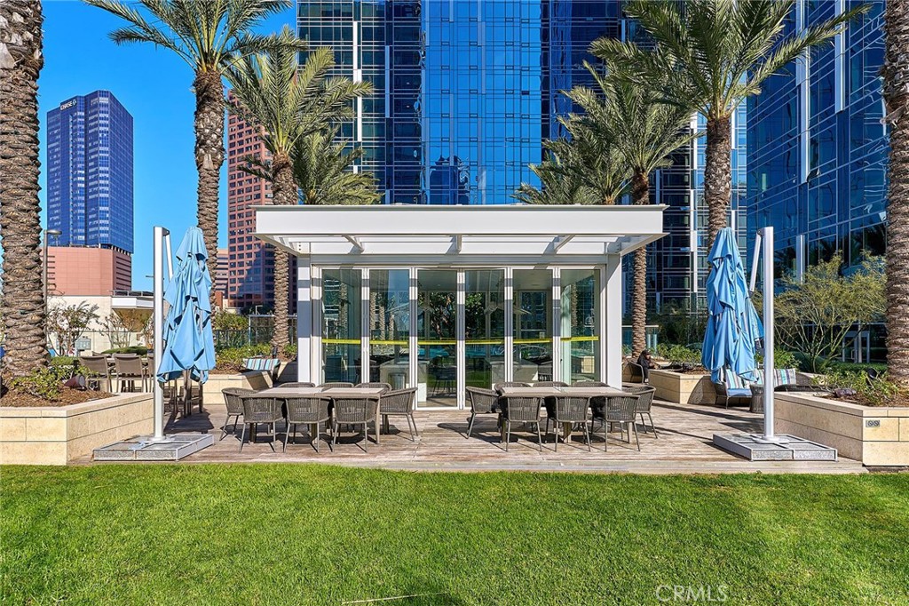 877 Francisco 1717 Property Photo 10
