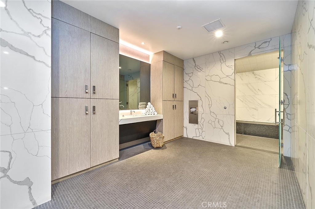 877 Francisco 1717 Property Photo 18