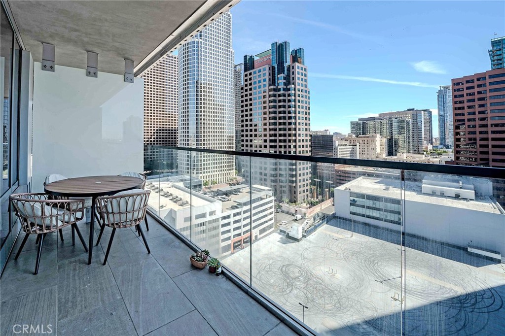 877 Francisco 1717 Property Photo 25