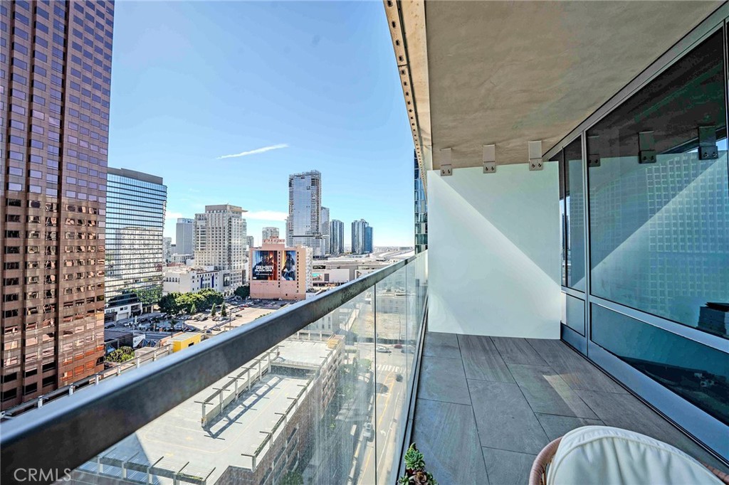 877 Francisco 1717 Property Photo 27