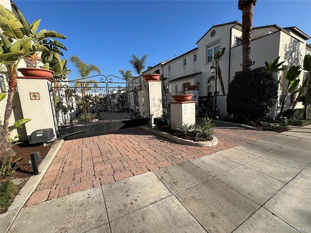1752 Grand Avenue 2 Property Photo 3