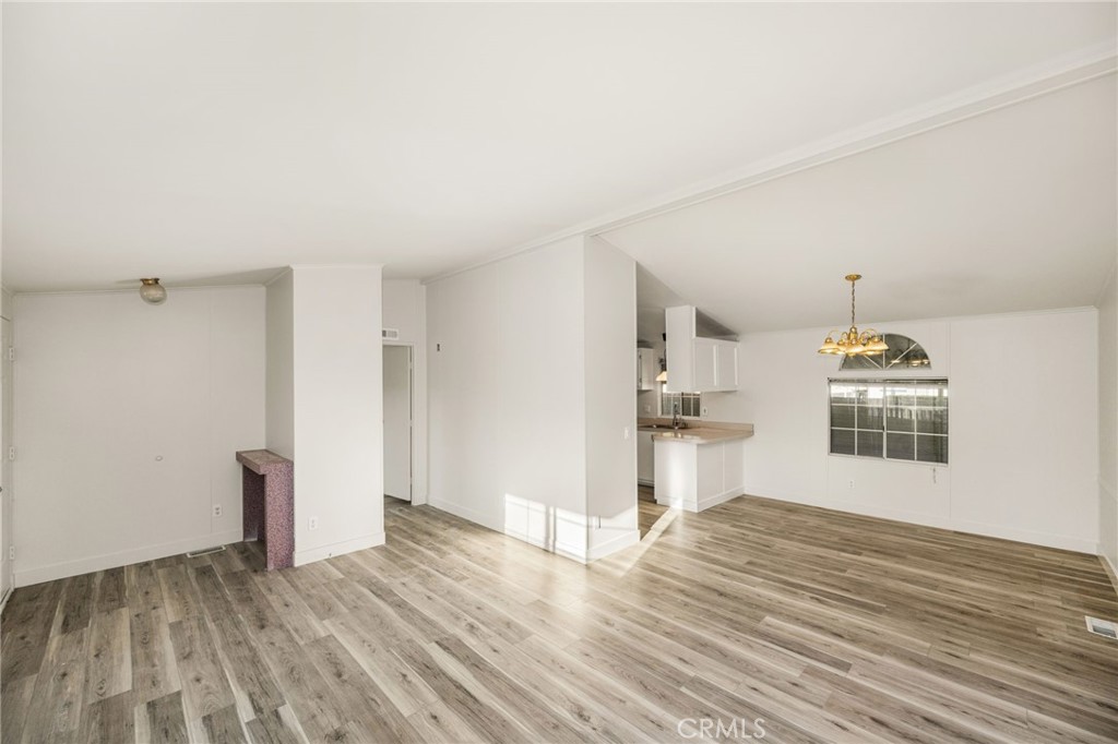 201 Collins Avenue W 47 Property Photo 7