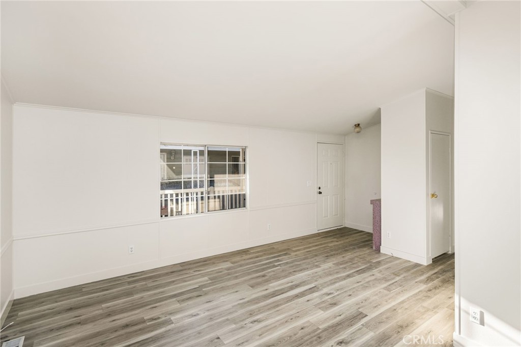 201 Collins Avenue W 47 Property Photo 8