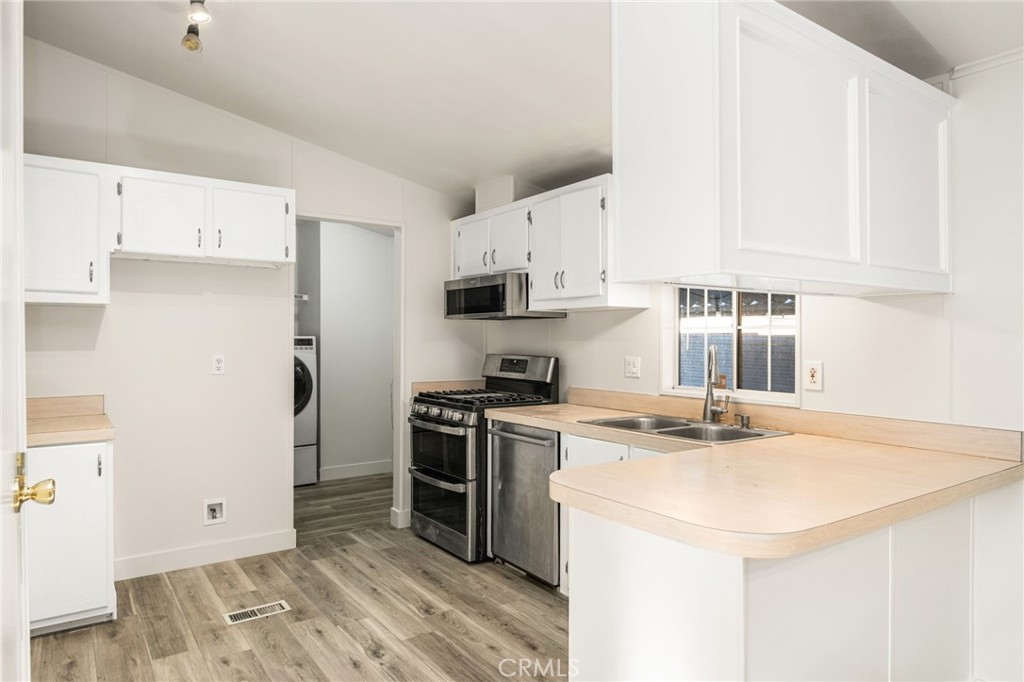 201 Collins Avenue W 47 Property Photo 14