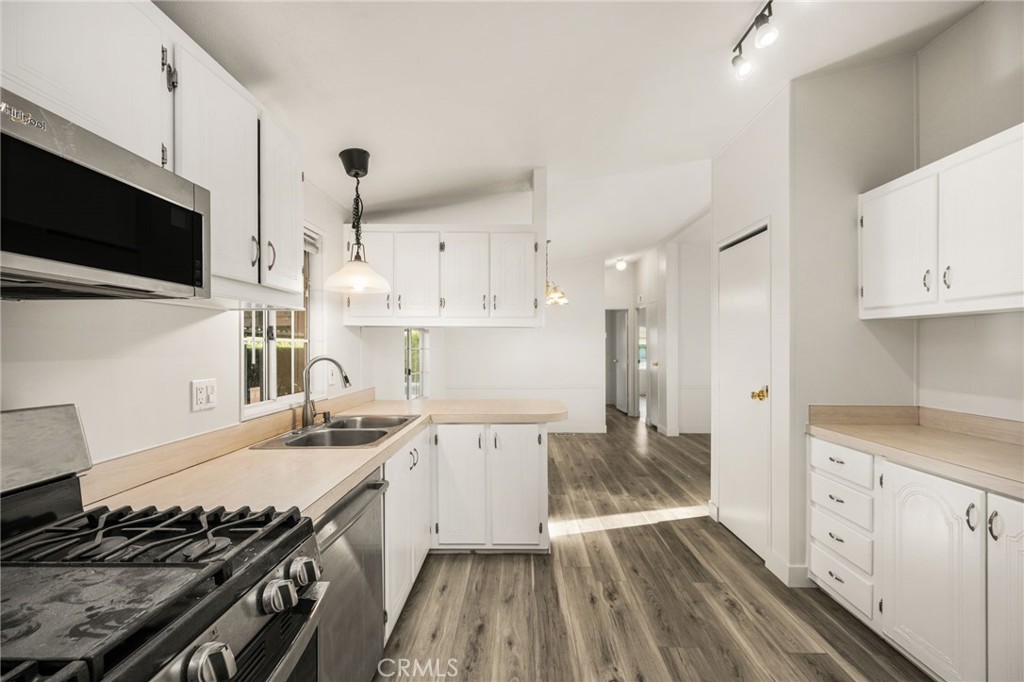 201 Collins Avenue W 47 Property Photo 17