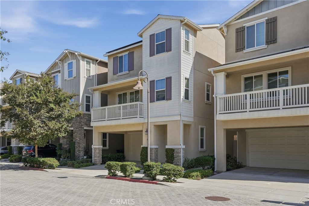310 N Bellarose Way