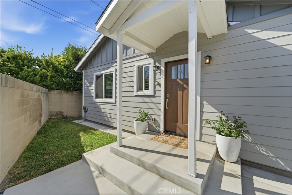 3329 A N Los Coyotes Diagonal A Property Photo 2