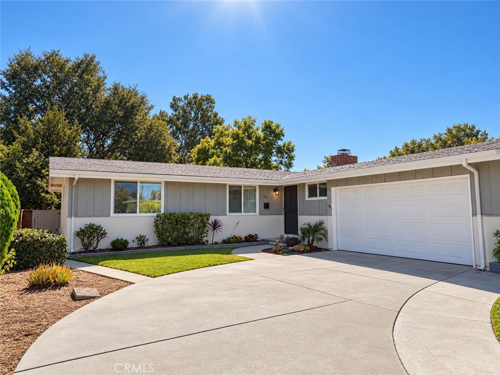1638 W Alomar Property Photo 1