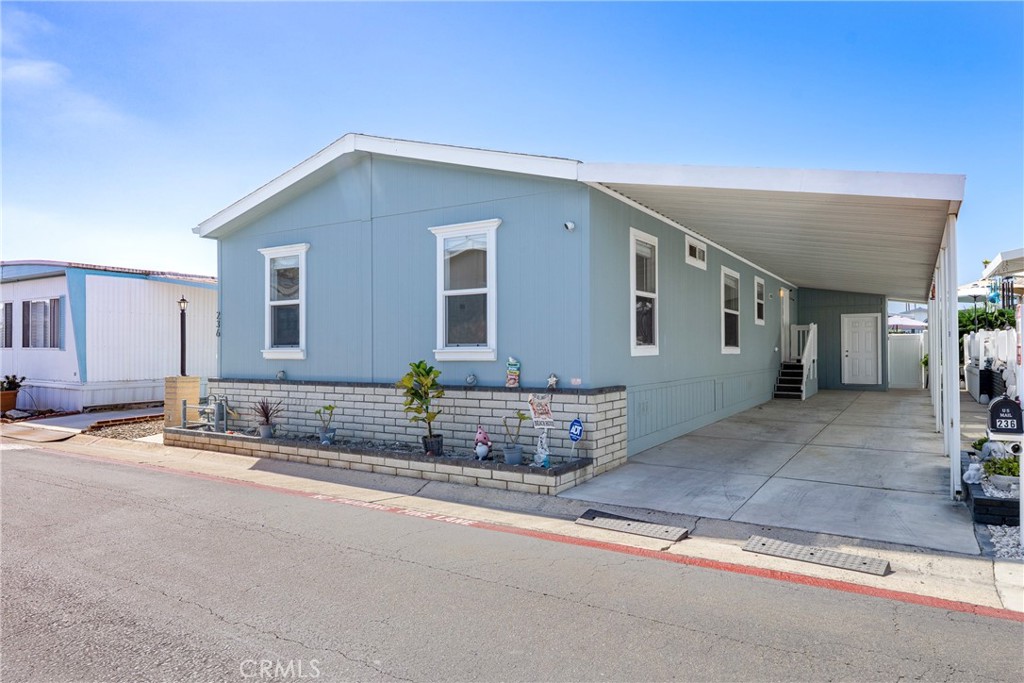 21851 Newland 236 Property Photo 1