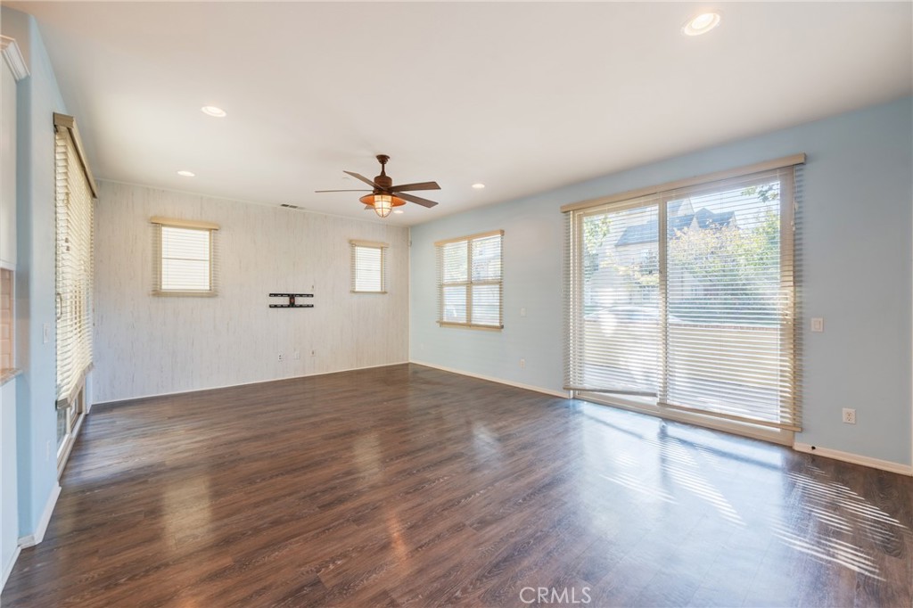 711 E Valencia Property Photo 8