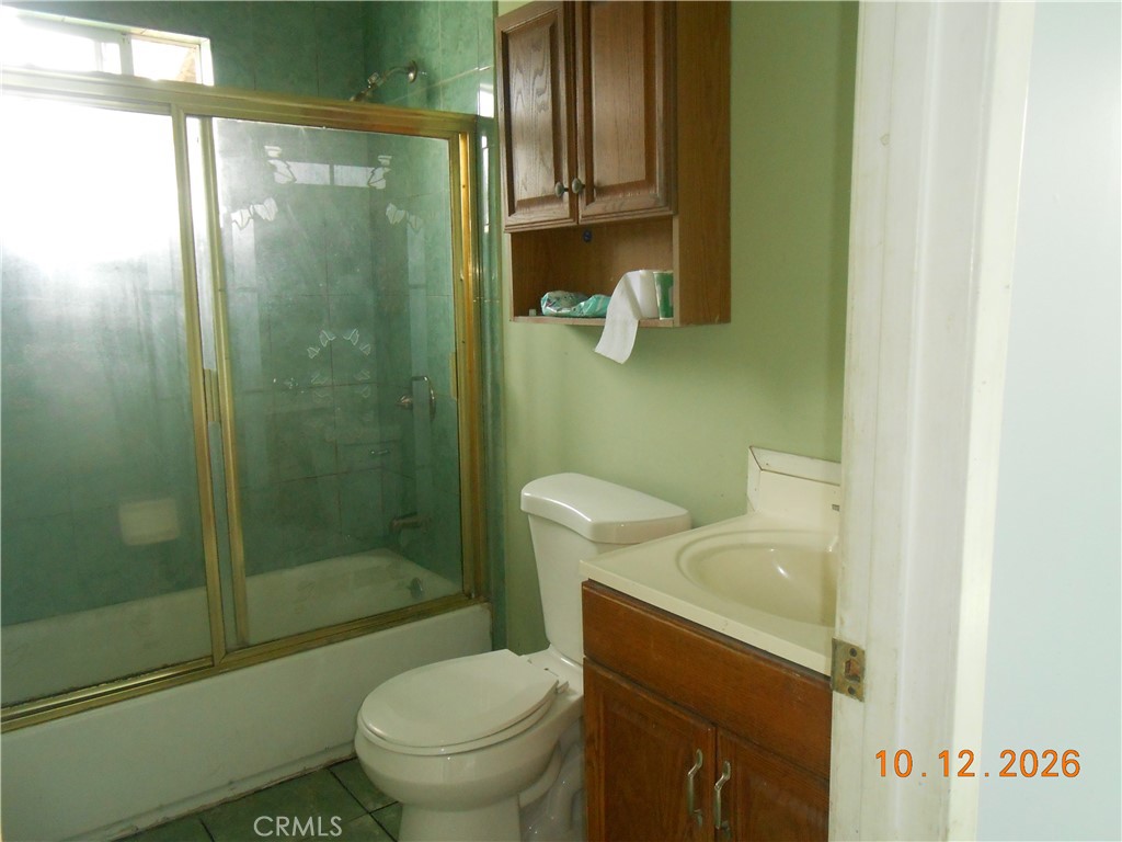 622 1/2 E 111th Property Photo 11