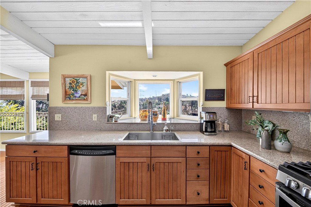 401 1/2 W Skyline Drive Property Photo 12