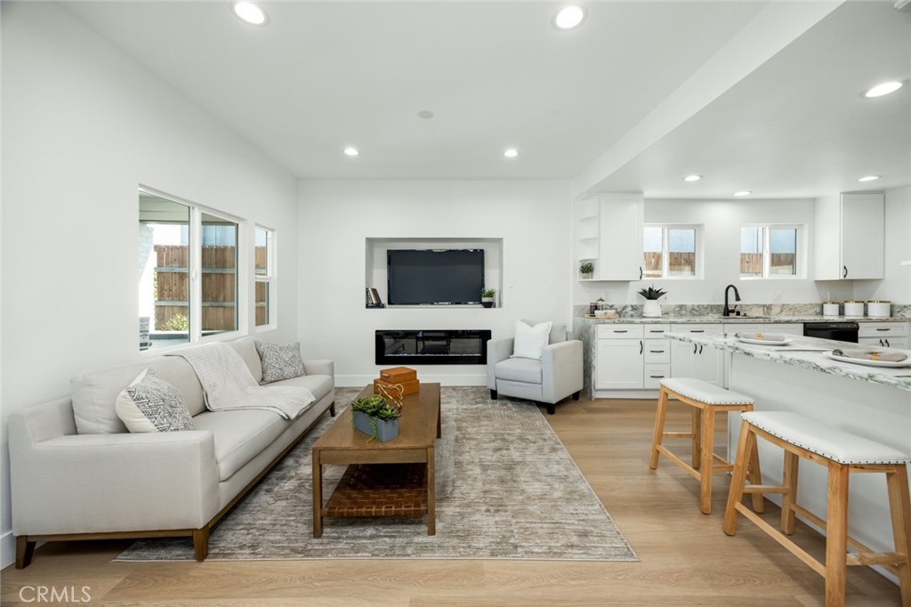 201 S Melrose Property Photo 1