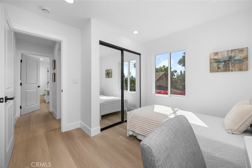 201 S Melrose Property Photo 7